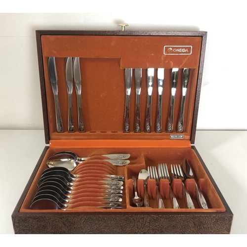 967A - A modern canteen of cutlery, and assorted other items (2 boxes)