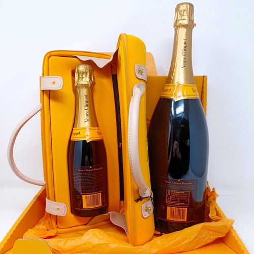 1211 - A magnum of Veuve Clicquot champagne, and a Veuve Clicquot City Traveller set, boxed (2)