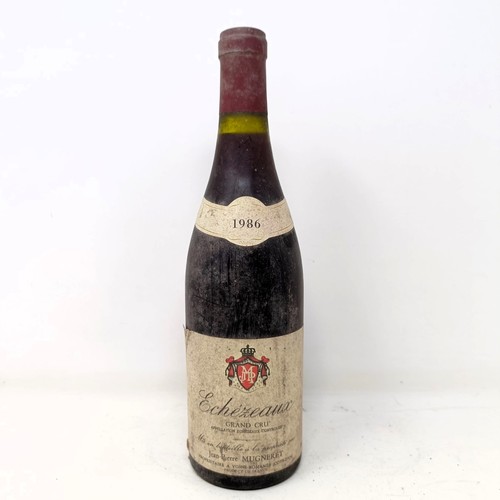 1352 - A bottle of Echezeaux Grand Cru, Jean-Pierre Mugneret,1986