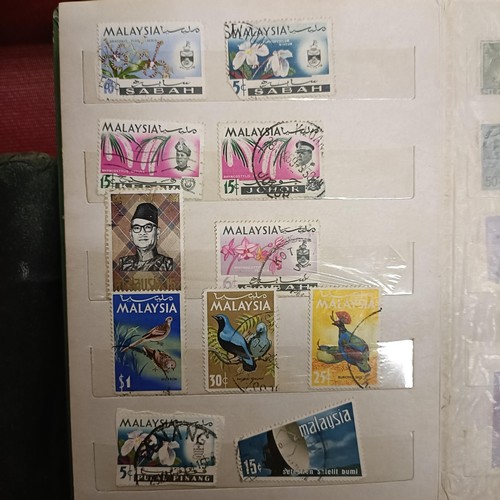 427 - Assorted world stamps, in albums and loose (box)