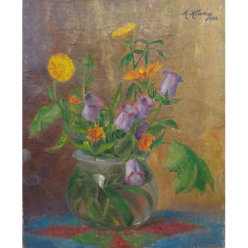 1025 - M Klang, still life of a vase of flowers, oil on canvas, signed and dated 1928, unframed, 31 x 25 cm... 