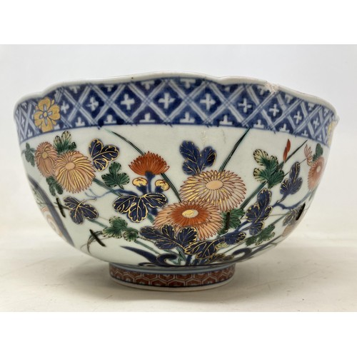 1086 - A Japanese Imari bowl, decorated flowers, 25 cm diameterProvenance: On instructions of the Executors... 