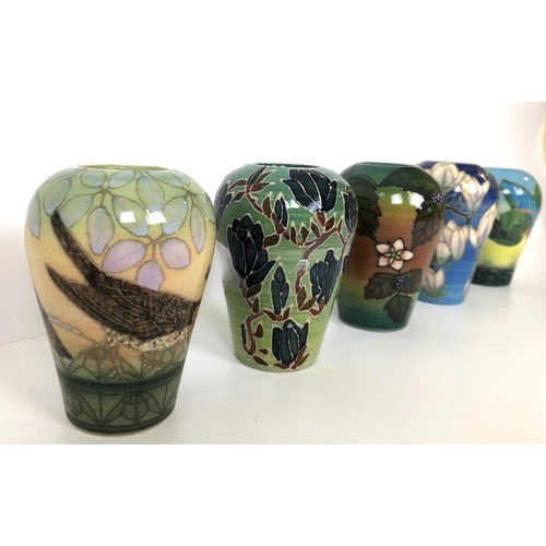 304 - A Dennis Chinaworks vase, decorated birds, 8 cm high, and four others (5)