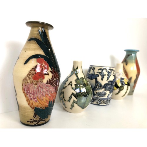312 - A Dennis Chinaworks vase, 8 cm high, and four others (5)