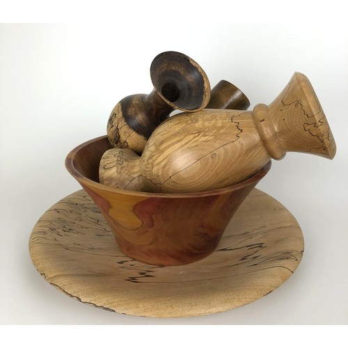 422 - A 20th century treen bowl, 26 cm diameter, and assorted other treen (box)