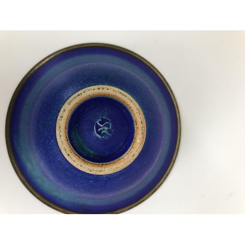 426 - A blue and green glazed bowl, 16 cm diameter