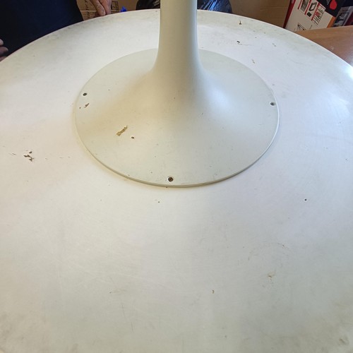 498 - After Eero Saarinen, a vintage Tulip table, 114 cm diameter