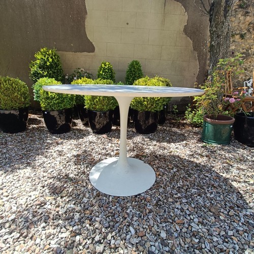 498 - After Eero Saarinen, a vintage Tulip table, 114 cm diameter