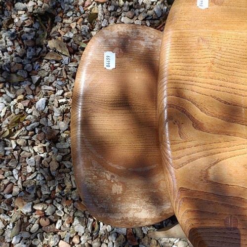 475 - A nest of three Ercol light elm Pebble tables, 65 cm wide