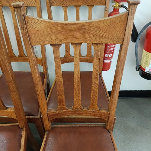 473 - A set of six Arts and Crafts oak dining chairs (6)