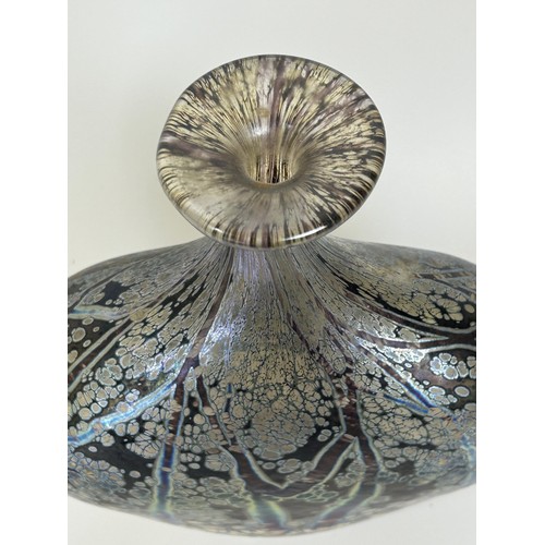 449 - An Art Glass vase, 22 cm high