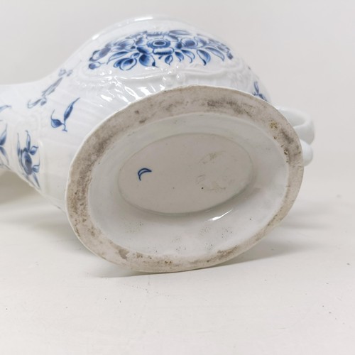 1273 - A pair of Worcester porcelain blue and white sauce boats, decorated flowers, open crescent mark to b... 