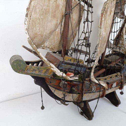 1324 - A model of a galleon, 60 cm wide