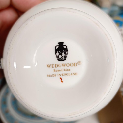 1215 - A Wedgwood Florentine pattern part dinner service (qty)