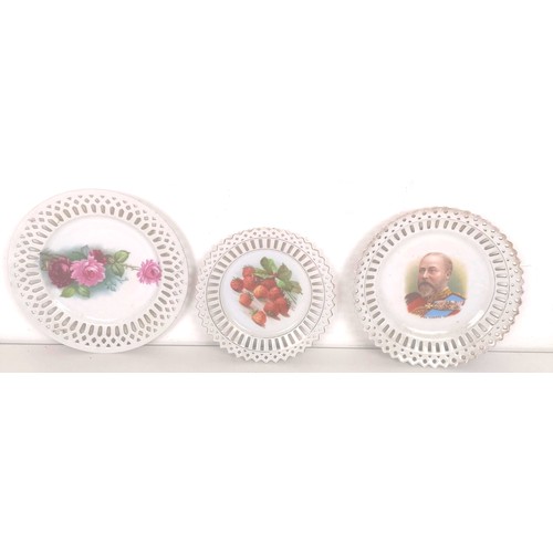 1222 - An early 20th century ribbon plate, and other ribbon plates (box)