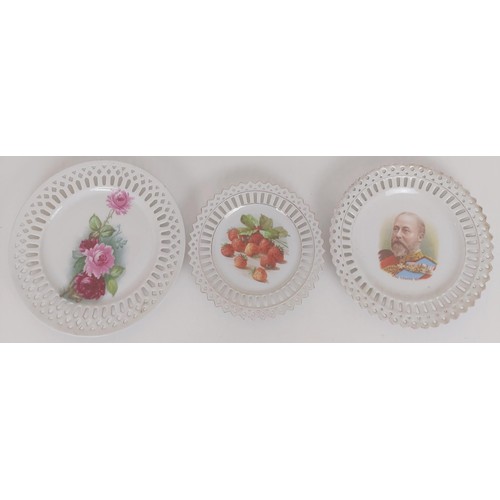 1222 - An early 20th century ribbon plate, and other ribbon plates (box)