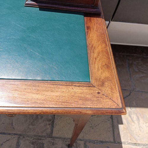 1446 - A ladies mahogany writing desk, 105 cm wide