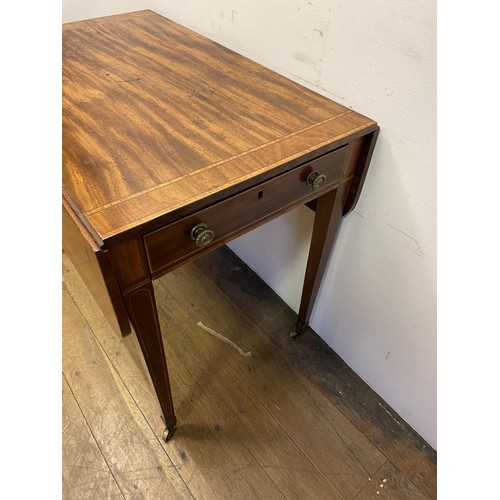 1486 - A mahogany Pembroke table, with a crossbanded top, 90 cm wide