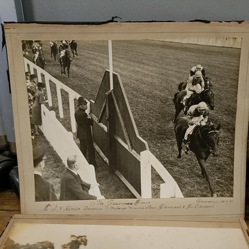 1331 - A vintage racing photograph, of the Newmarket Handicap, 23 x 29 cm, and assorted other vintage racin... 