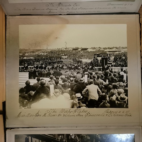 1331 - A vintage racing photograph, of the Newmarket Handicap, 23 x 29 cm, and assorted other vintage racin... 