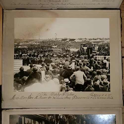 1331 - A vintage racing photograph, of the Newmarket Handicap, 23 x 29 cm, and assorted other vintage racin... 