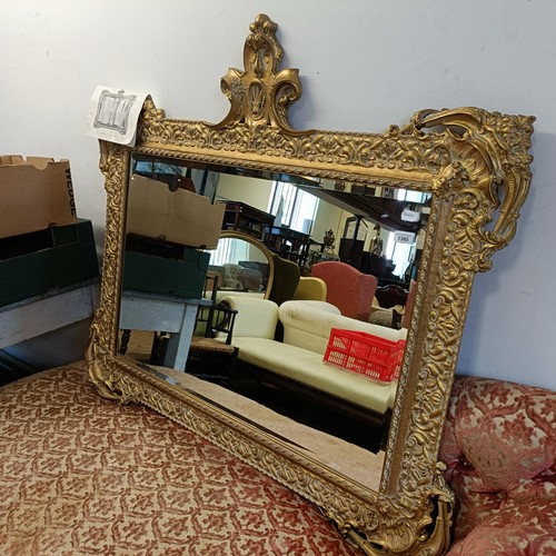 1365 - A gilt gesso wall mirror, 68 x 118 cm