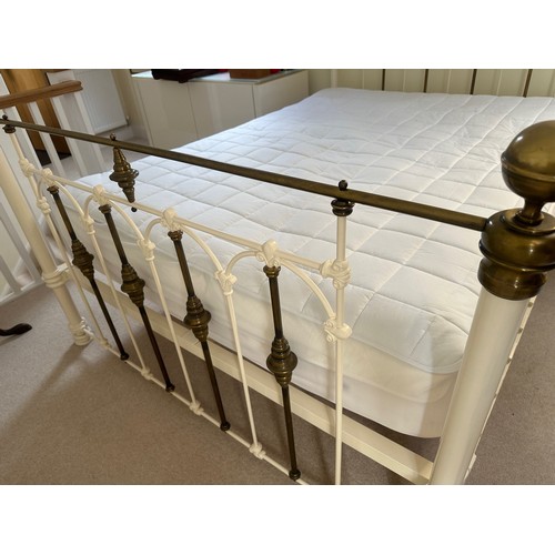 1464 - A pair of Victorian style brass and painted bed ends, 155 cm wide