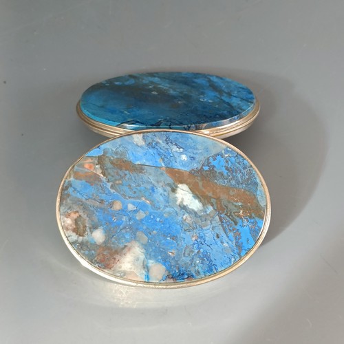 40 - An oval agate mounted pill box, 5.5 cm wide, and three other boxes (4)