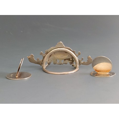 172 - A pair of silver menu holders, and another (3)