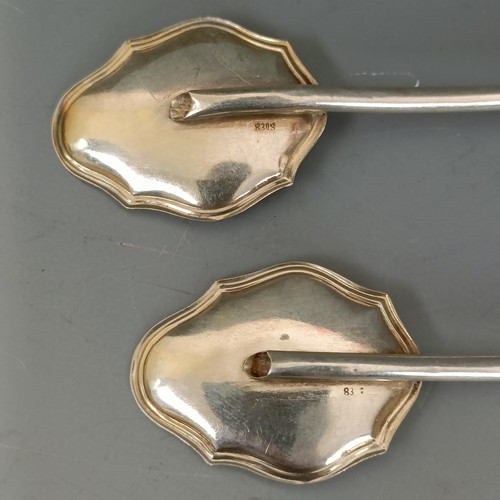 193 - A pair of Continental silver coloured metal cocktail stirrers, 18.5 cm (2)