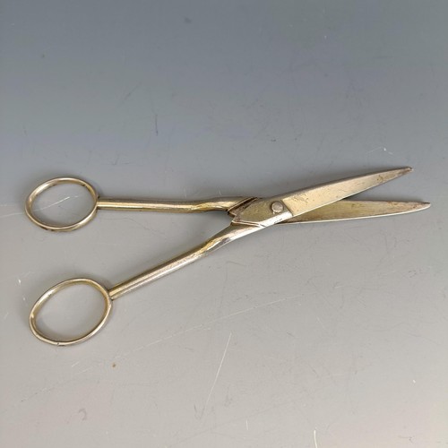 194 - A pair of scissors, previously gilded