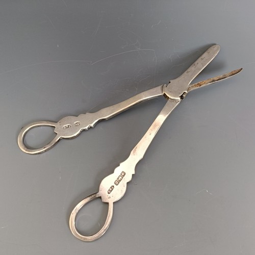 202 - A pair of Victorian style silver grape scissors, with engraved decoration, Sheffield 1931, 3.9 ozt