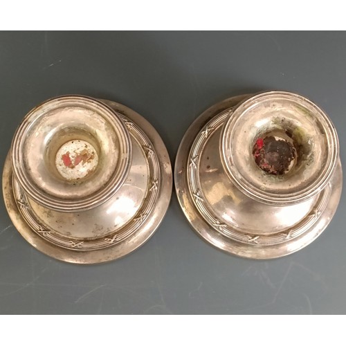 205 - A pair of silver dressing table candlesticks, Birmingham 1972, 7 cm high, loaded