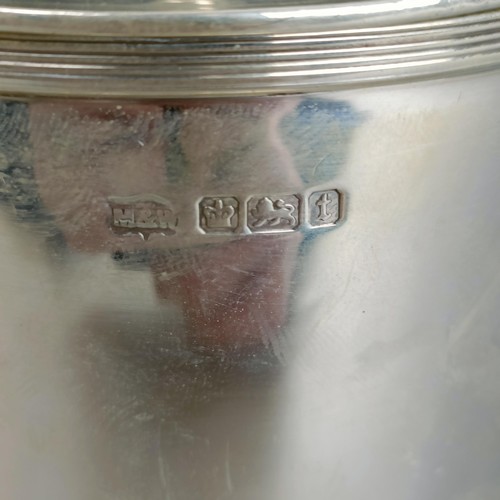 227 - An Edward VII silver cylindrical biscuit box, on three scroll feet, Sheffield 1911, 14.2 ozt, 17 cm ... 