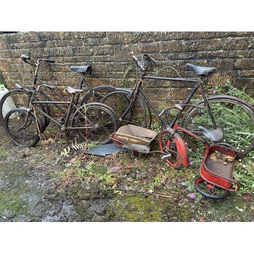 15 - A ladies vintage bicycle, a gentleman's vintage bicycle, a child's vintage bicycle, a child's toy wh... 