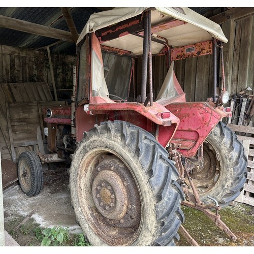 61 - A Massey-Ferguson 165 tractor, we understand this has a water pump issue, no documents