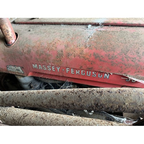 62 - A Massey-Ferguson 35 tractor, no documents