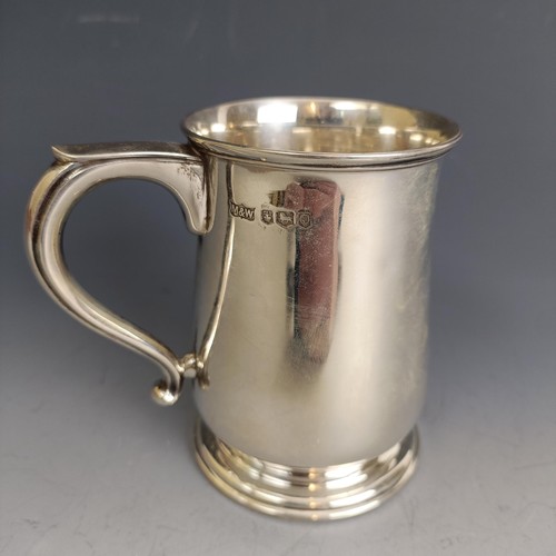 236 - An 18th century style silver half pint mug, Sheffield 1990, 5.8 ozt, 10 cm high