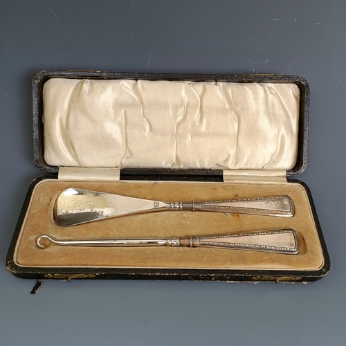 237 - A silver mounted shoe horn and button hook set, Birmingham 1925/26, cased