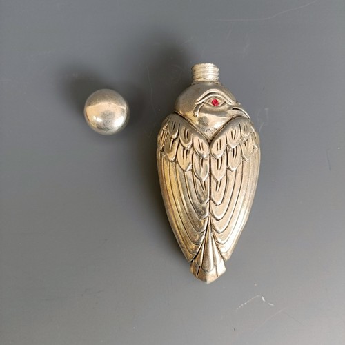 272 - A novelty scent bottle and lid, in the form of a bird, 7.5 cm