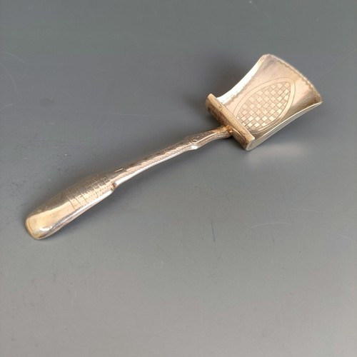 282 - An early 19th century shovel caddy spoon, marks rubbed, 11 cm