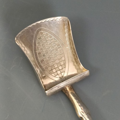 282 - An early 19th century shovel caddy spoon, marks rubbed, 11 cm