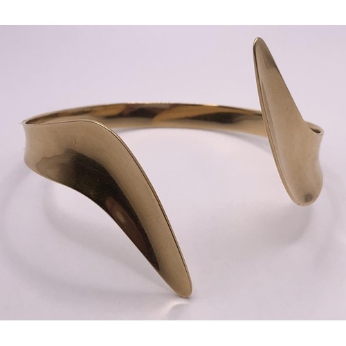 501 - A 14ct gold bangle, 18.3 g