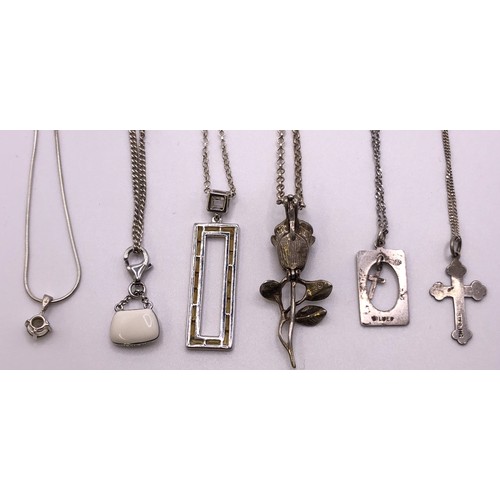 515 - Assorted silver and silver coloured metal jewellery