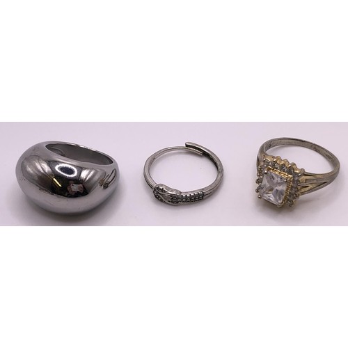 532 - A dress ring, set with an emerald cut white stone, ring size Q, and assorted other dress rings (5)