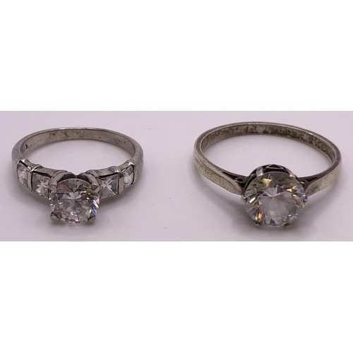 532 - A dress ring, set with an emerald cut white stone, ring size Q, and assorted other dress rings (5)