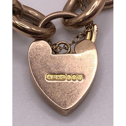 543 - A 9ct gold bracelet, having a heart shaped padlock clasp, with assorted gold and yellow coloured met... 