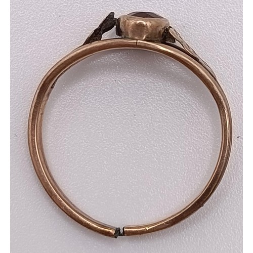 551 - A 9ct gold bangle, 5.1 g, and other jewellery (7)