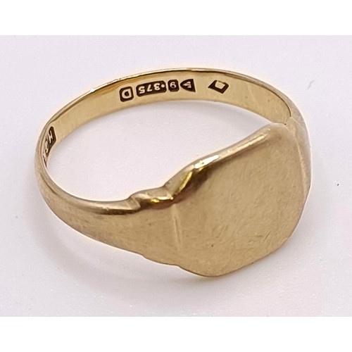 557 - A 9ct gold signet ring, and another, 9.2 g (2)