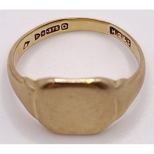 557 - A 9ct gold signet ring, and another, 9.2 g (2)